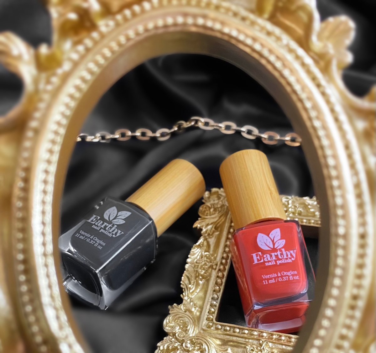 🪞THERE’S NOTHING A FRESH MANICURE CAN’T FIX 🪞
——————————————
@earthynailpolish (On IG) 
• Earthy Nail Polish - BLM 
• Earthy Nail Polish - Red Berry 
——————————————
@SparklePRUK #PR #Gifted