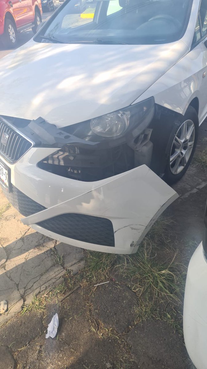 in_karola's tweet photo. Una combi sin placas del #Edomex le pego a mi hermana y los pendejos de @Chubb_Seguros no le quisieron pagar porque el dueño de la combi sin placas no quiso pagar.
No pues que vgs 🙄
Para que no paguen seguros de mierda. https://t.co/qw2fgSPcOq