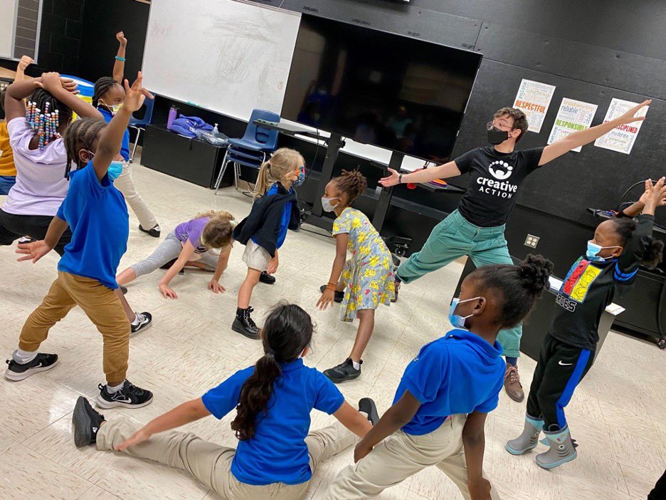 CreativeATX's tweet photo. Theatre Teaching Artist Abigail Junk asks Kindergarten-1st Grade scholars to “get big!” in their Spark Schools arts-integration class teaching reading through drama at Lee Lewis Campbell Media and Performing Arts Institute. #AISDProud #SomosAISD https://t.co/YqkbTA3MyA