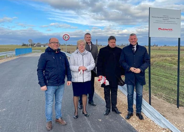 SejmikMaz's tweet photo. 🟠 Wicemarszałek Rafał #Rajkowski informuje o otwarciu drogi gminnej Odechów „Gawroniec” – Wólka Twarogowa, w gminie Skaryszew pow. radomski. Inwestycja była współfinansowana ze środków budżetu samorządu #Mazowsze ⤵️ https://t.co/NcLnU4OPKu