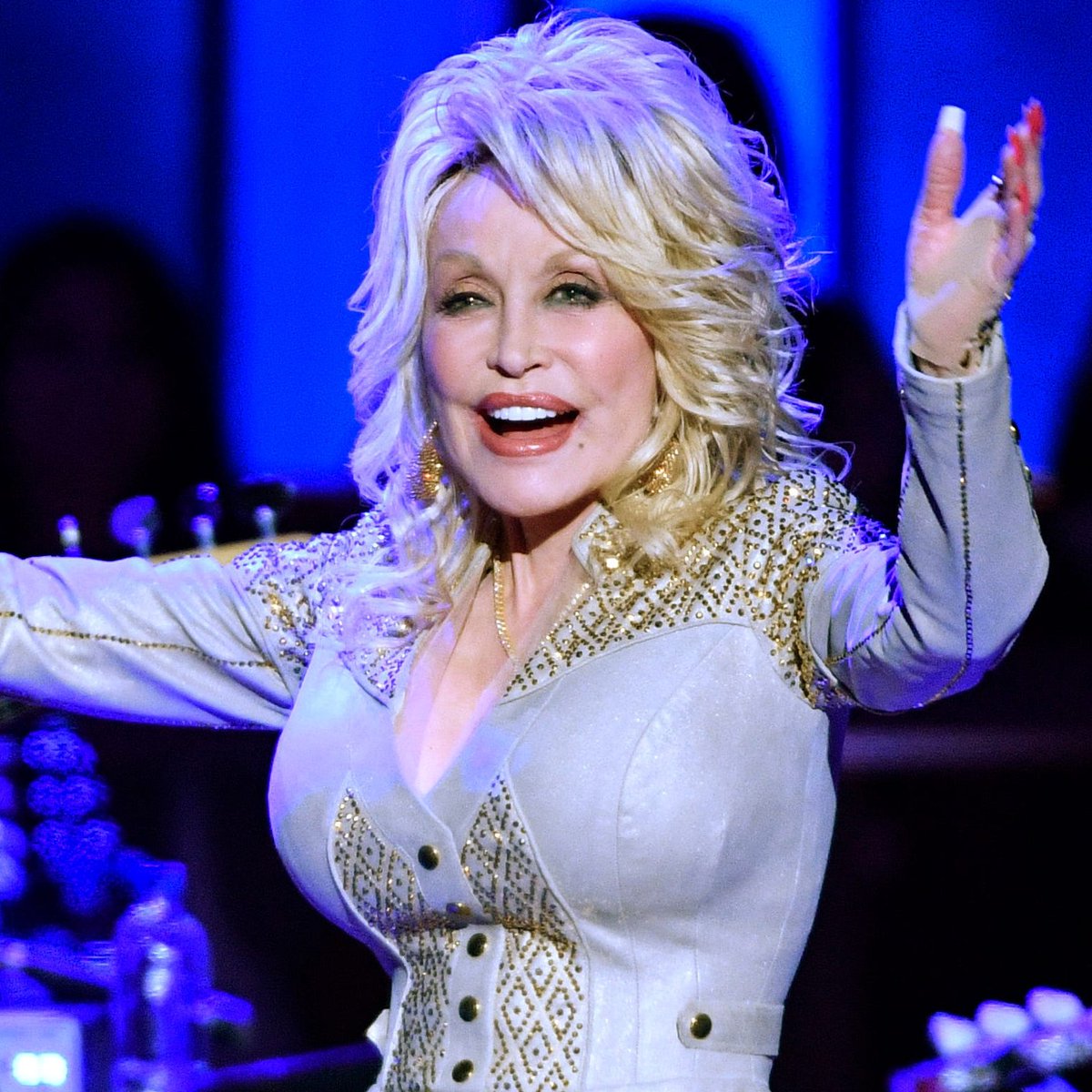 RealJohnJohnKJR's tweet photo. Dolly Parton will appear in the seventh and final season of 'Grace and Frankie,' giving us the '9 to 5' reunion we've wanted. https://t.co/albm7OyYwf