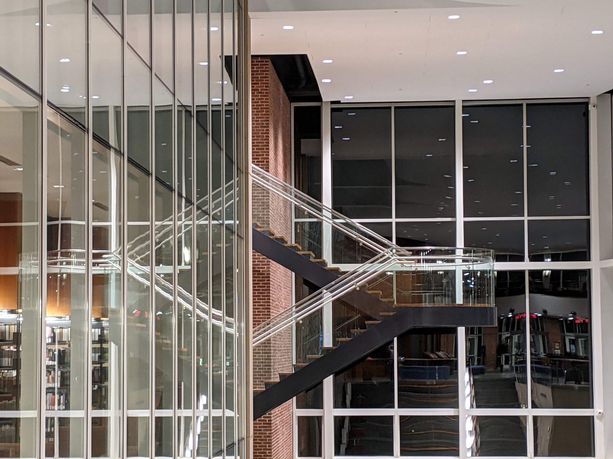 LibertyULibrary's tweet photo. We love the view of the library in the evening. #LibraryViews #StudyViews #JFLibrary https://t.co/G9BwtFP0I8