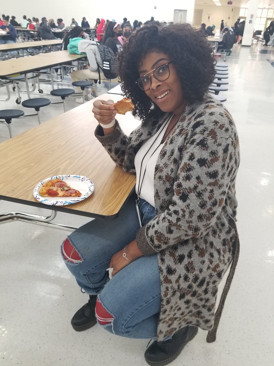LGHS_MsLawrence's tweet photo. @RWilliams_EDS is the BEST AP ever!!! She suprised us with a pizza lunch today!! #teacherlife #EagleStrong @DrKeshaJones1 @ELHS_HCS https://t.co/6SX5pvAzVZ