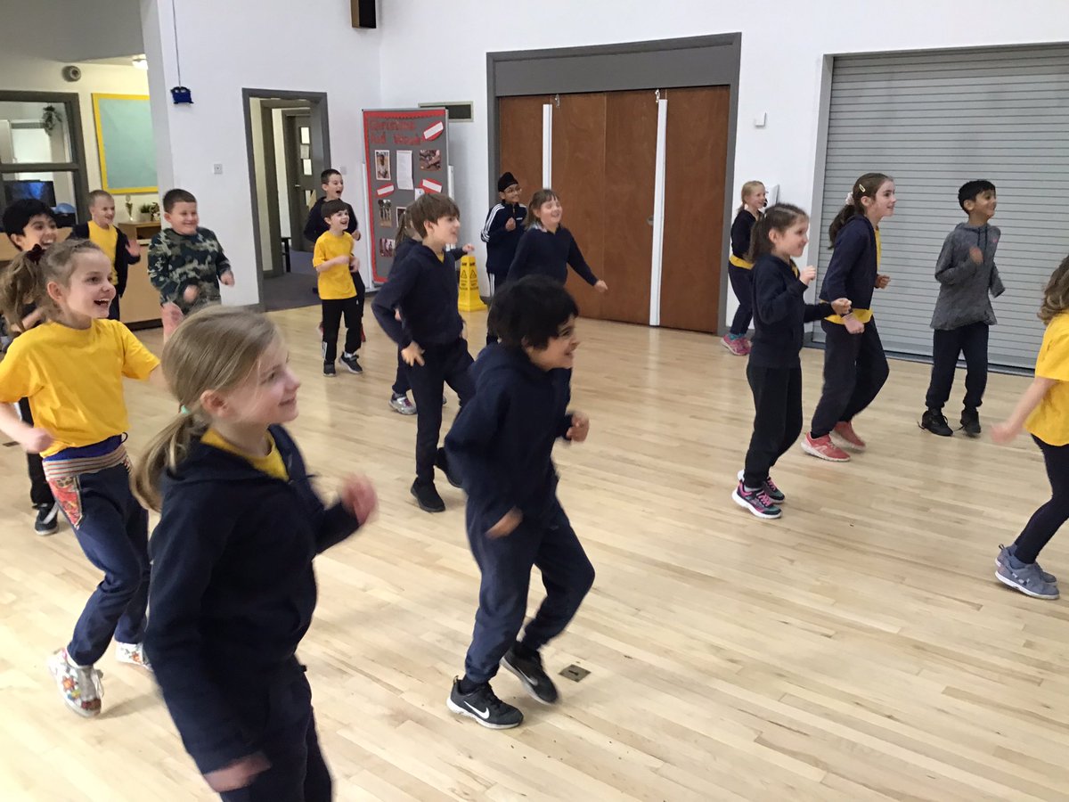 RuncieOf's tweet photo. Year 4 loved getting active this afternoon in PE! ππββοΈππ #ARFSPE https://t.co/ggTMAbT9ul