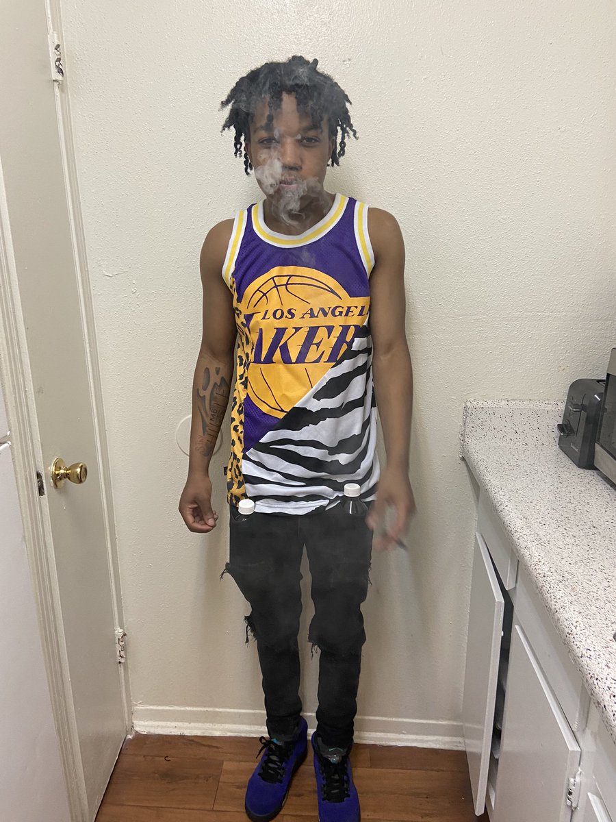Tglaad2x's tweet photo. Gimmie a hunnid bands I swear to god I’ll be a hit man 😈🩸#SevenDeep #SevenGang https://t.co/QaDt4x8Zcu
