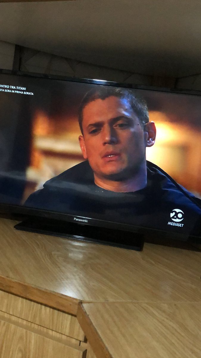 trifsara's tweet photo. 🔥🔥 #capitancold #TheFlash https://t.co/NNTFbERbuo