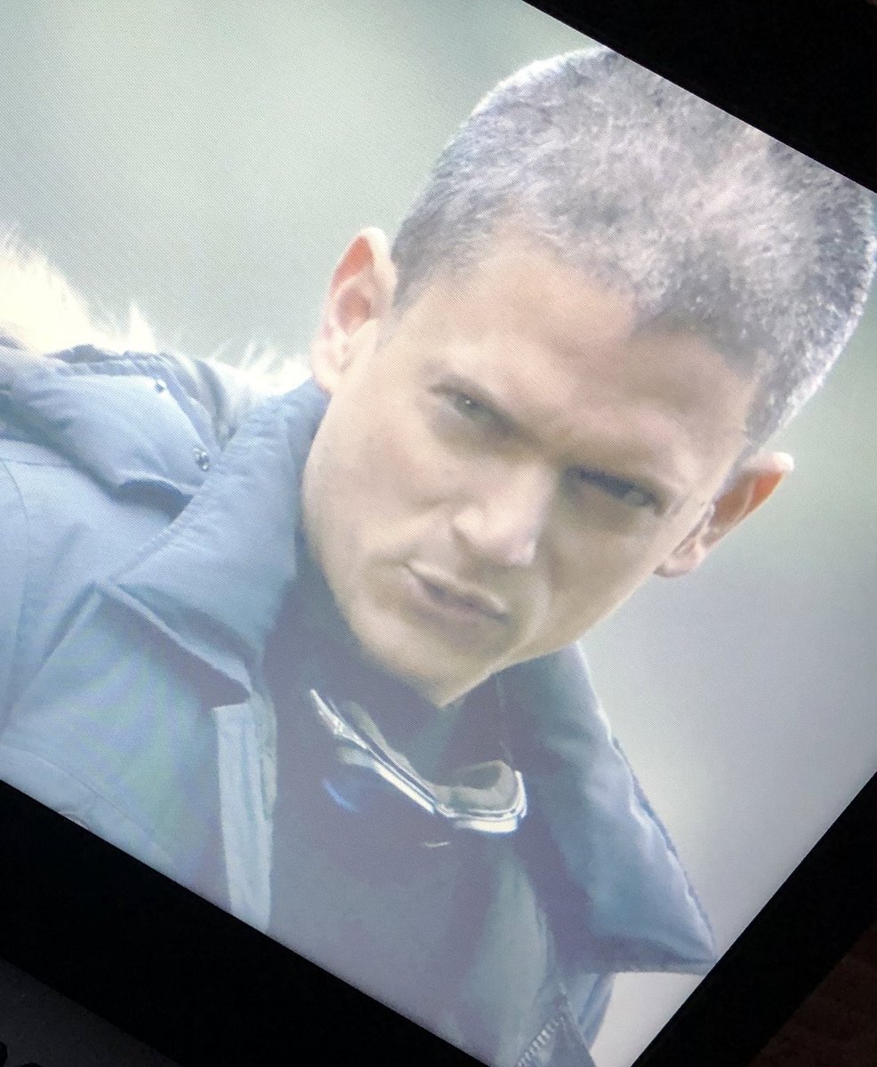 trifsara's tweet photo. 🔥🔥 #capitancold #TheFlash https://t.co/NNTFbERbuo