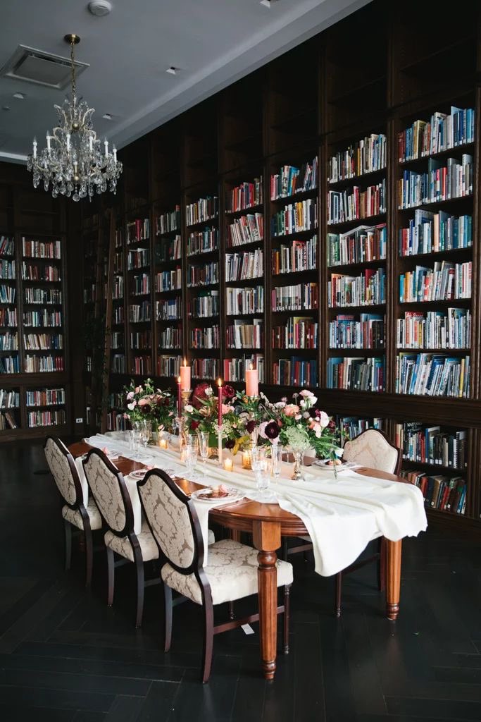 claudiaawrites's tweet photo. Eloise would definitely want a wedding in the bookshop she owns. It would be filled with handmade details. Like a cross-stitched wedding sampler made by the groom. #weekendromance https://t.co/GAFw0RWZTh
