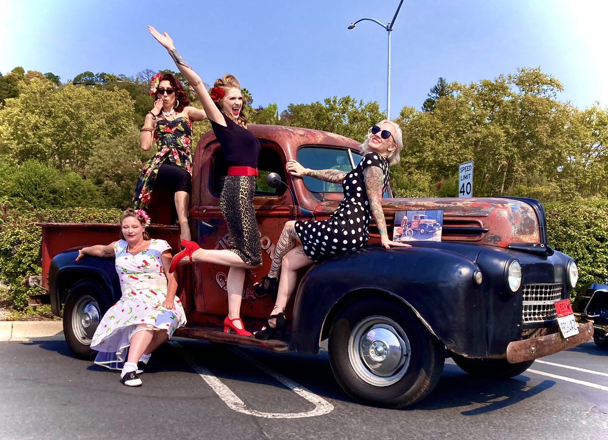 NorcalPinup's tweet image. Fun with Tire Irons Garage @BonAirCenter #carshow #pinupgirl