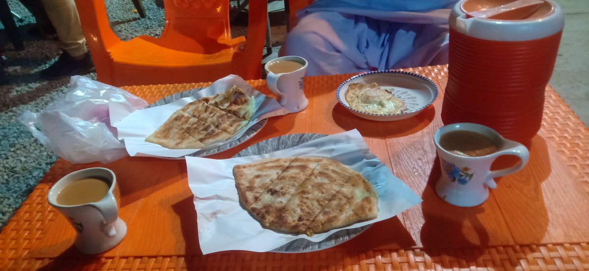 Being_Napoha's tweet photo. #AlooParatha with #QuettaTea :) https://t.co/ELJSgInO9S