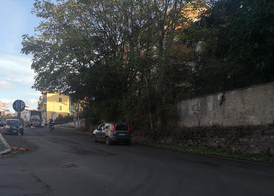 StradeNuoveRoma's tweet photo. in corso la manutenzione straordinaria di 
Via di Pietralata
partiti con estremo ritardo, dopo l'aggiudicazione dell'appalto che si è concretizzata a Giugno 2021
#stradenuove #StradeNuove #RomaRinasce #romarinasce #EffettoRaggi #effettoraggi https://t.co/a4akOAB5uv