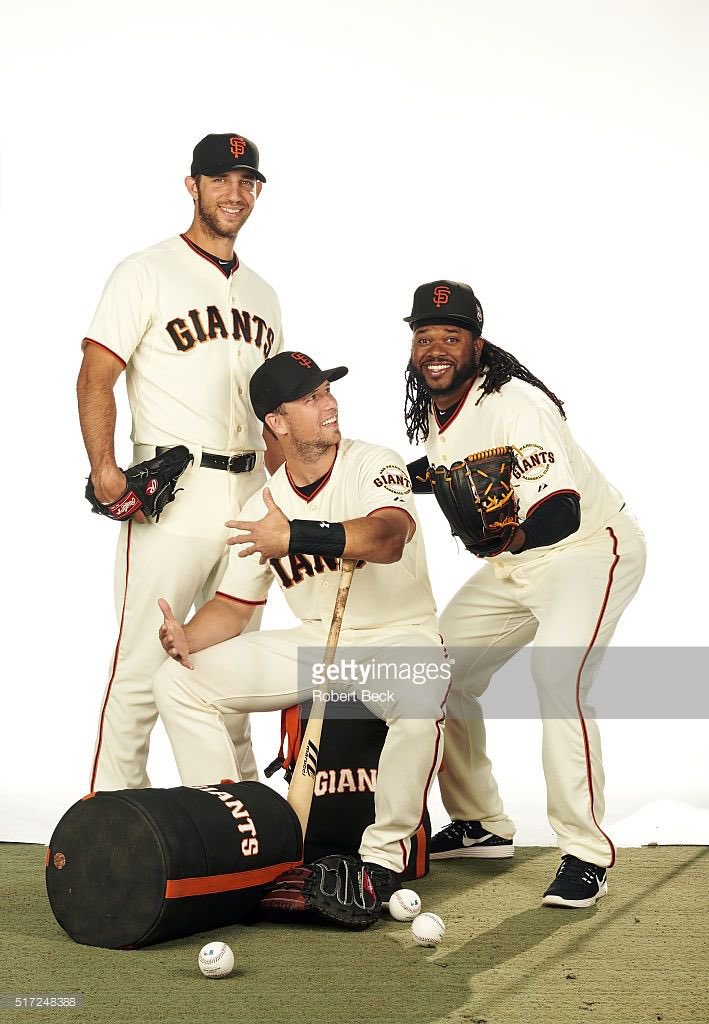 JohnnyCueto's tweet photo. Thank You and Happy Retirement   @BusterPosey #ForeverGiant #BusterHugs 📸 Nhat Meyer, Robert Beck https://t.co/SHgwsnCYt3