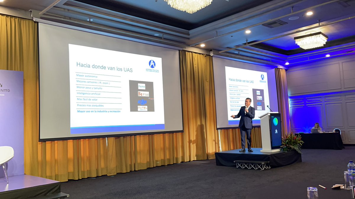 MomenttoLegal's tweet photo. #ComplianceIV en #Medellin
Habla #JairFajardo, director de la @AeroCivilCo:
•Sistemas de Administración de tráfico dirigido a #drones,
•Tráfico aéreo automatizado y
•Controladores aéreos aumentandos #5RI
@oaci @Avianca @DronesdeColombi https://t.co/x8PHIy5pMm