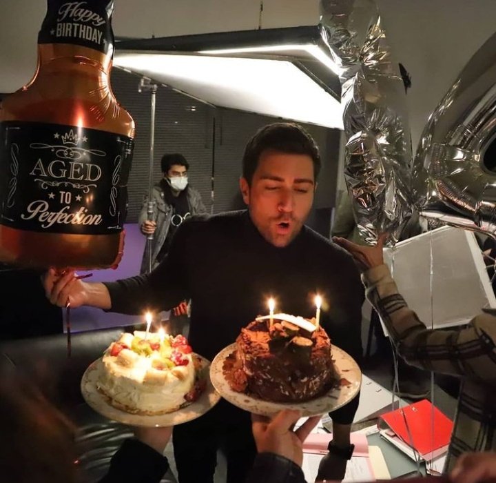 Danielamar_23's tweet photo. 🎂🤎🥂 https://t.co/9txhQJX4xt