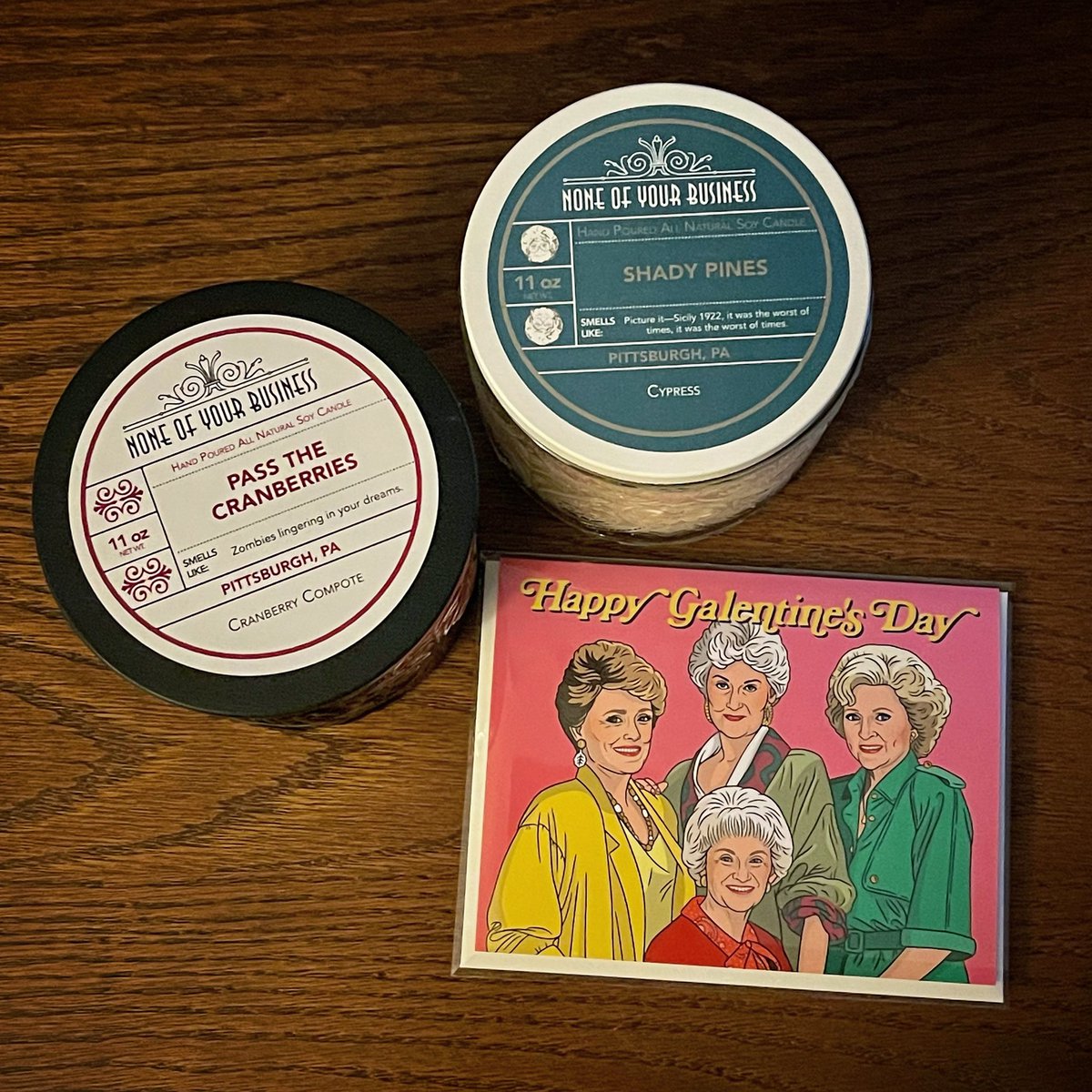 NOYBCandlesPGH's tweet photo. I’m very bad at Twitter…but this giveaway is happening right now over on Insta and Facebook! Head over there and Follow, Like, Tag a friend and enter as many times as you want. Ends on Tuesday, winner picked Wednesday (11/10)!!! #StayGolden #ItsInYourHead https://t.co/nAaPH3m1AY