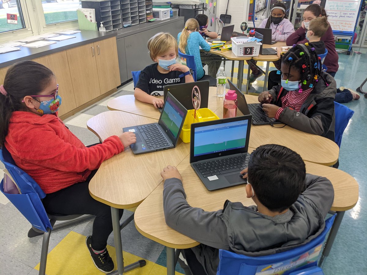 CvMoline's tweet photo. Students at Franklin doing some ST math and a science lab! https://t.co/UPEYNhWmcx