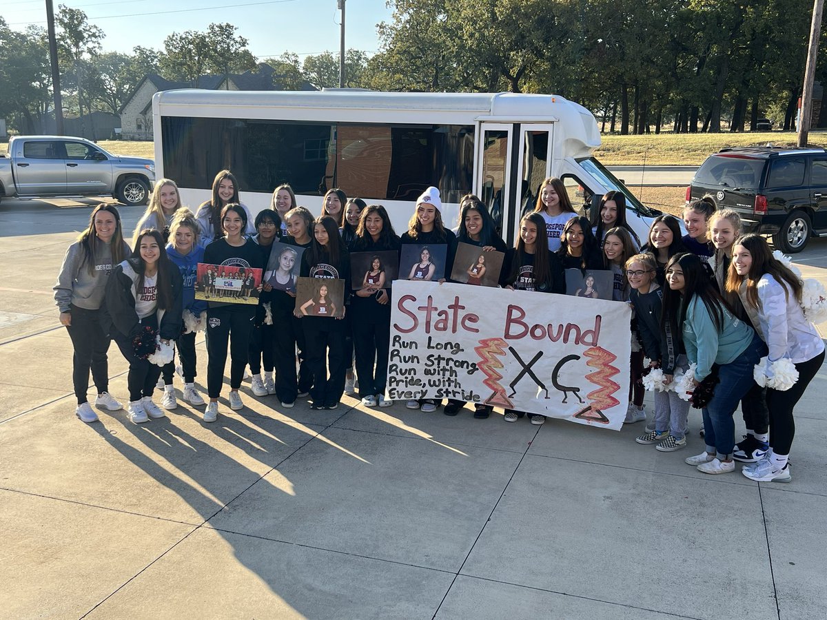 bridgeport_BHS's tweet photo. BISD had a great send off for the Girls Cross Country team today.  Check out those smiles as the student body cheered for them. 
The team will run at the State Meet on Saturday at 10 am. #MaroonPride #proudprincipal https://t.co/0dgQAZMs8t