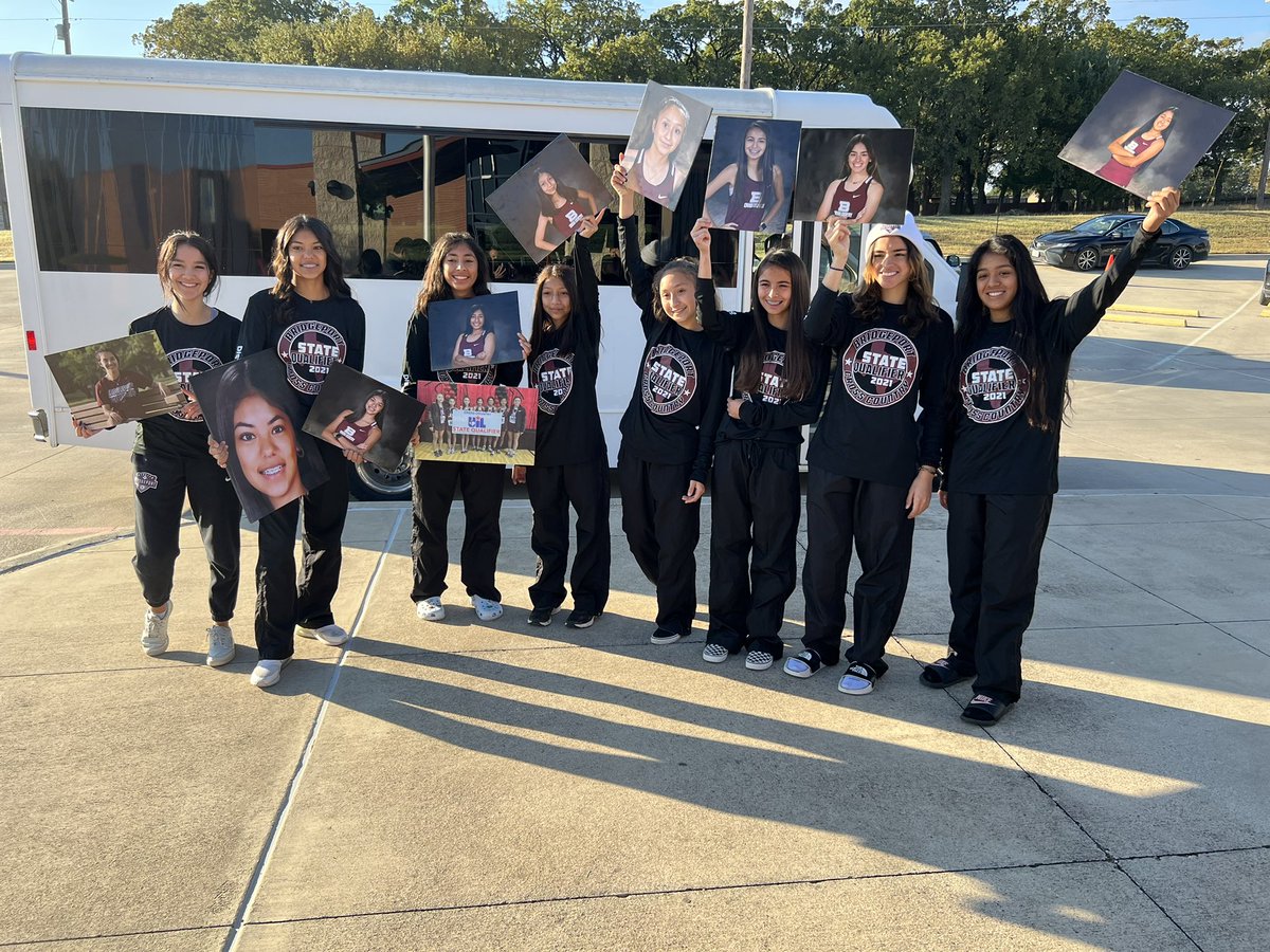 bridgeport_BHS's tweet photo. BISD had a great send off for the Girls Cross Country team today.  Check out those smiles as the student body cheered for them. 
The team will run at the State Meet on Saturday at 10 am. #MaroonPride #proudprincipal https://t.co/0dgQAZMs8t