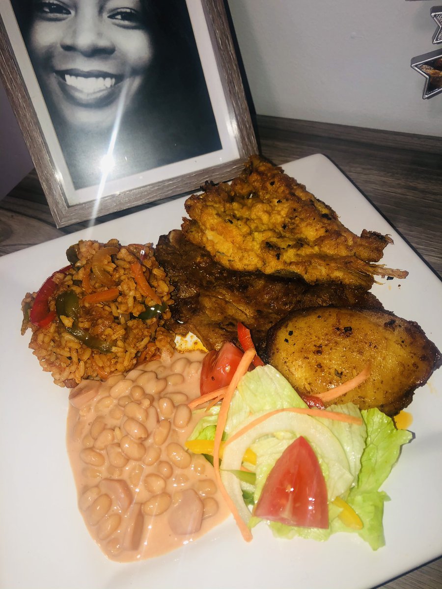 Snoexy's tweet photo. @JamesonC_M Lol now that you are saying it yazi 🤔 mina I put everything in on my Sunday meals 🤣🤣🤣 but okay ngikuzwile ngeke ngisalithenga nje itin la beans, cz the moment I see it I call my mayonnaise 😂 https://t.co/hsPNuqNYQV