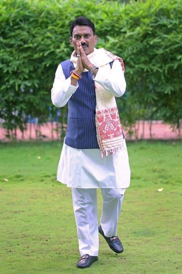 BabaIndore09's tweet photo. सावेर के ज��� नायक @JM_Scindia जी
लाडले @SilawatNitish जी के पिता जी  
सावेर के जनसेवक परम आदरणीय श्री @tulsi_silawat जी को जन्मदिन की शुभकामनायें....
#कट्टर_सिंधिया_समर्थक 
@sengar_mohan @GovindSingh_R 
@akash_rajput09 @KrishnaRathoreS https://t.co/fk5AnnYDyP