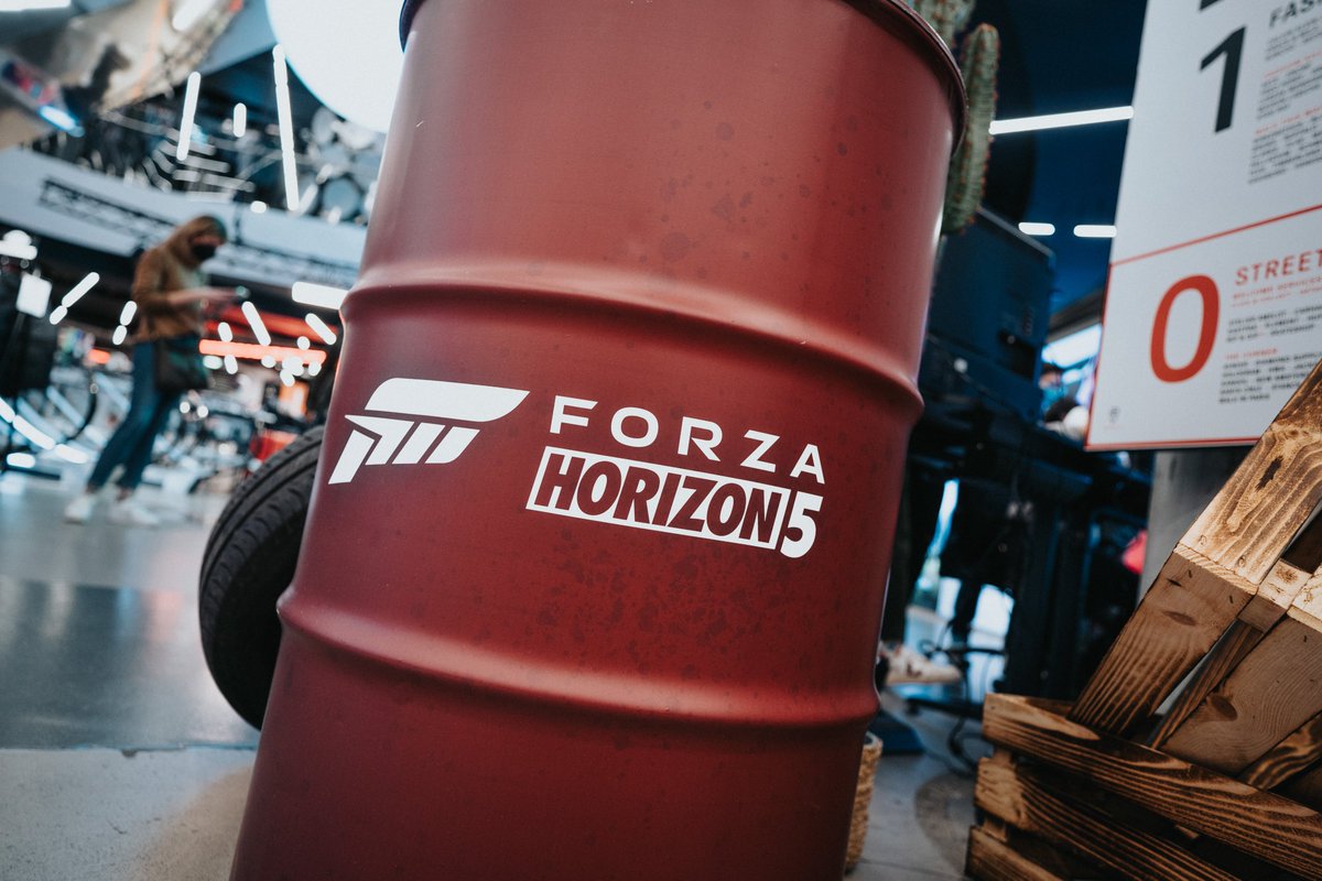 XboxFR's tweet photo. Xbox France s'invite au @citadium Paris Caumartin !

Au programme :
🏎️ #ForzaHorizon5 fait un arrêt au stand jusqu'au 16/11
🍔 Un menu aux saveurs mexicaines chez @pnyburger
🎮 Un musée Xbox pour célébrer les 20 ans du 11 au 16/11

En savoir plus : https://t.co/n56xNHb6tT https://t.co/WNbZ4DtsDl