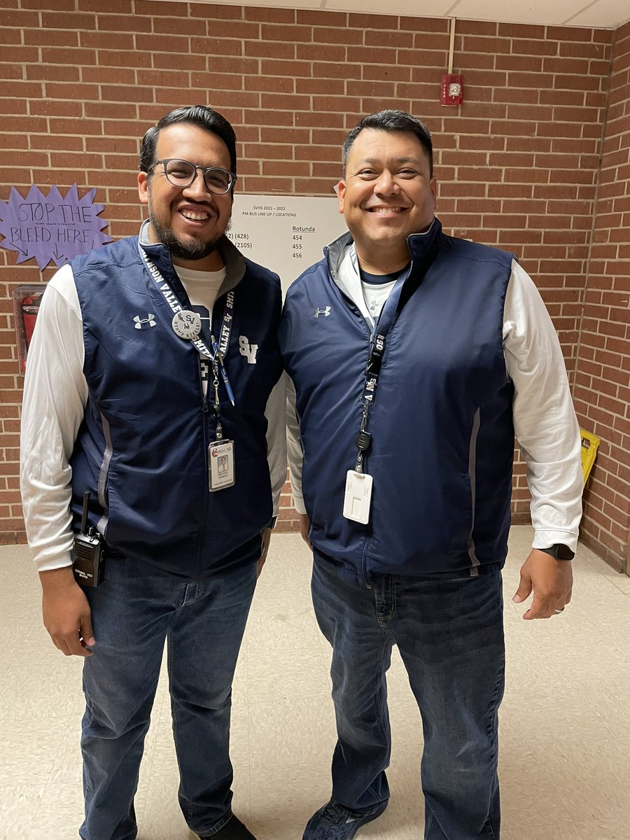 Great minds think alike <a href="/T0NYTREVIN0/">Tony Treviño</a> <a href="/mwahl281/">Michael</a> <a href="/ssbratty/">Sally Bratton</a> #twinning