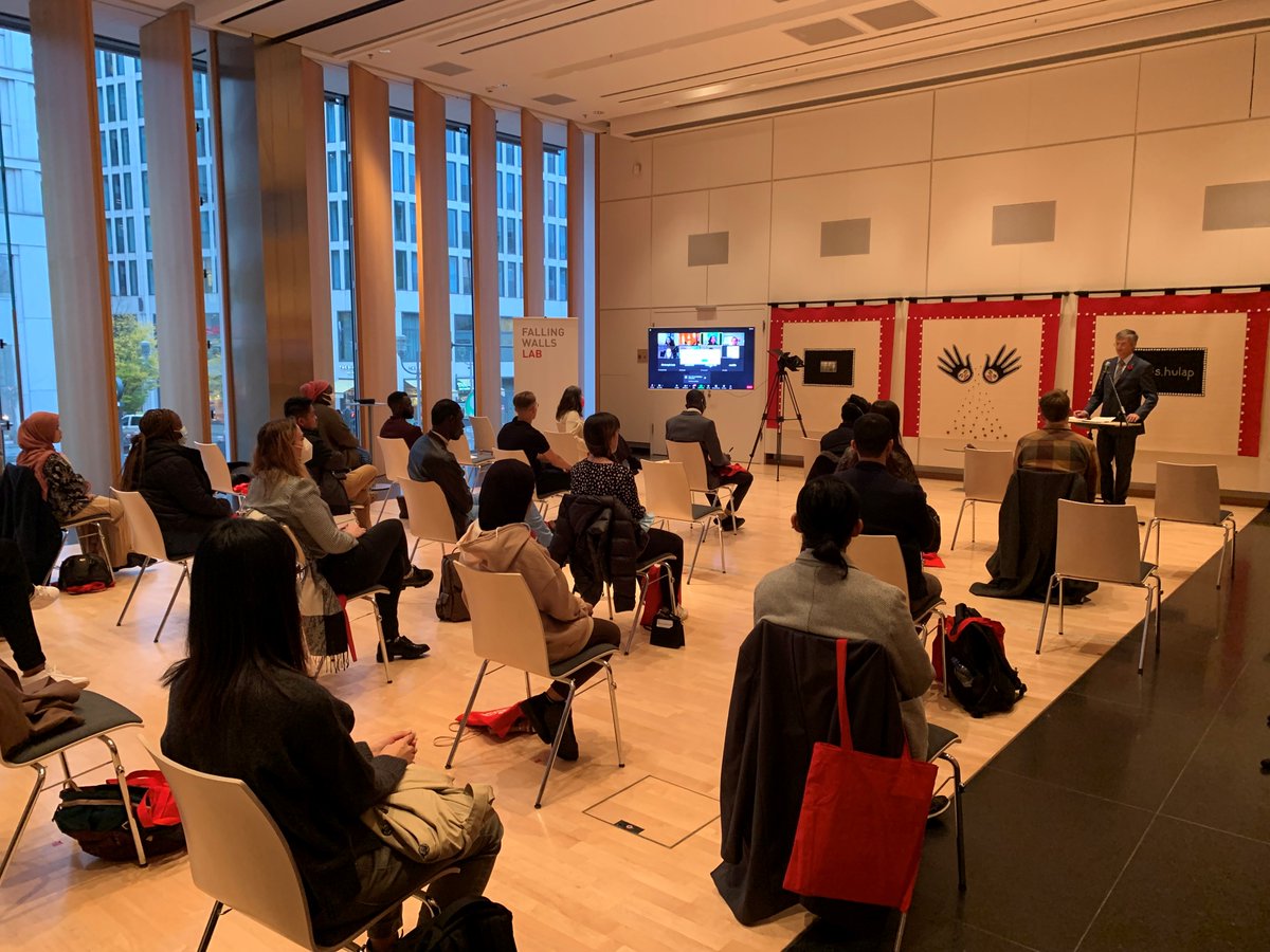 AmbCanAllemagne's tweet photo. Merci à @Falling_Walls pour une visite stimulante dans le cadre de la @BerlinSciWeek! Les défis d’aujourd’hui en matière d’innovation ne peuvent être relevés que si nous nous nous appuyons sur un large éventail de talents.
#ScienceTechInnovation
#CanadaAllemagne50
#AllemagneCNRC https://t.co/pfC7qdogjc