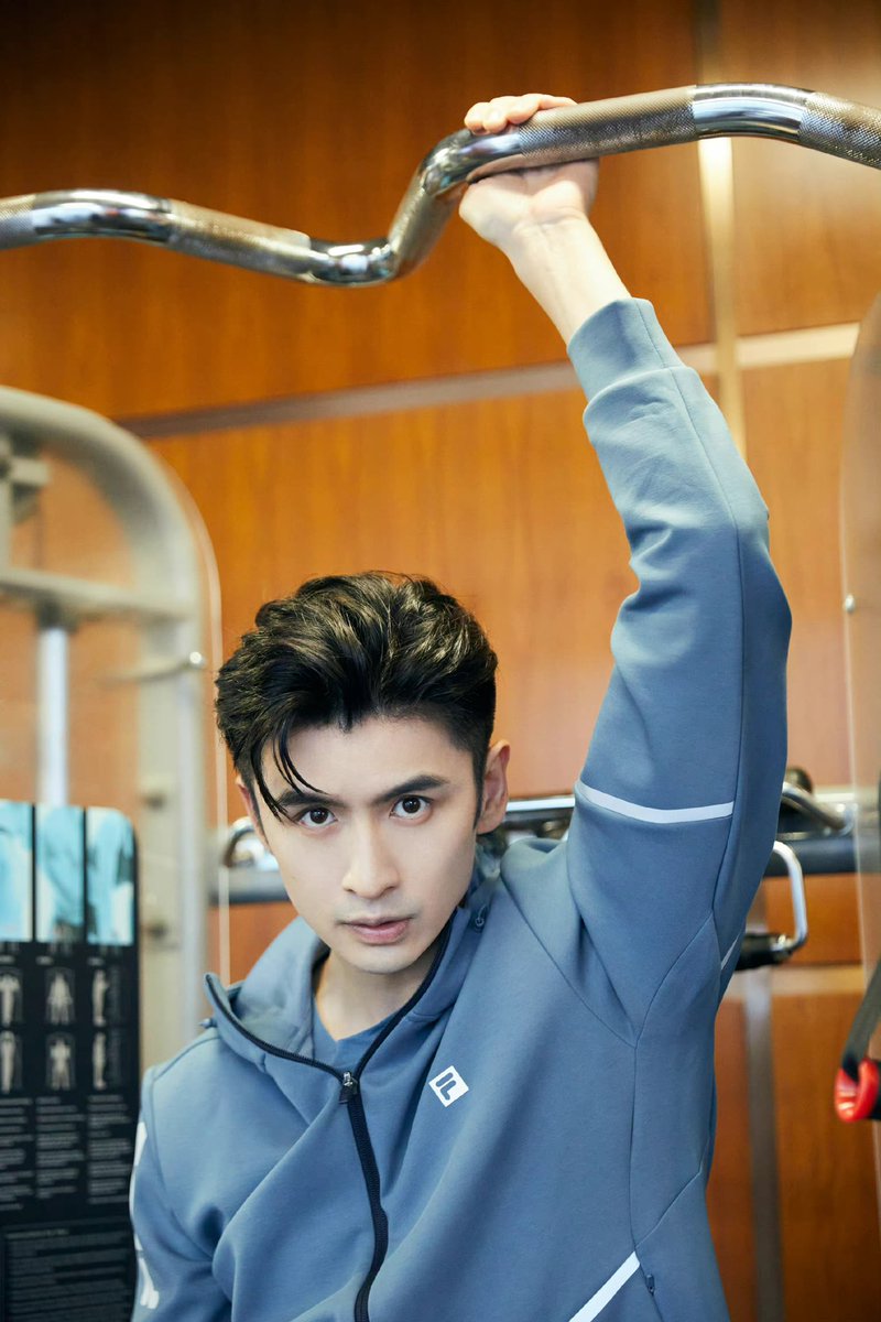 dramapotatoes's tweet photo. #ZhangYunlong for a Fila brand event

More snaps - https://t.co/CIYZanYG4B https://t.co/GLpvRjLRWz