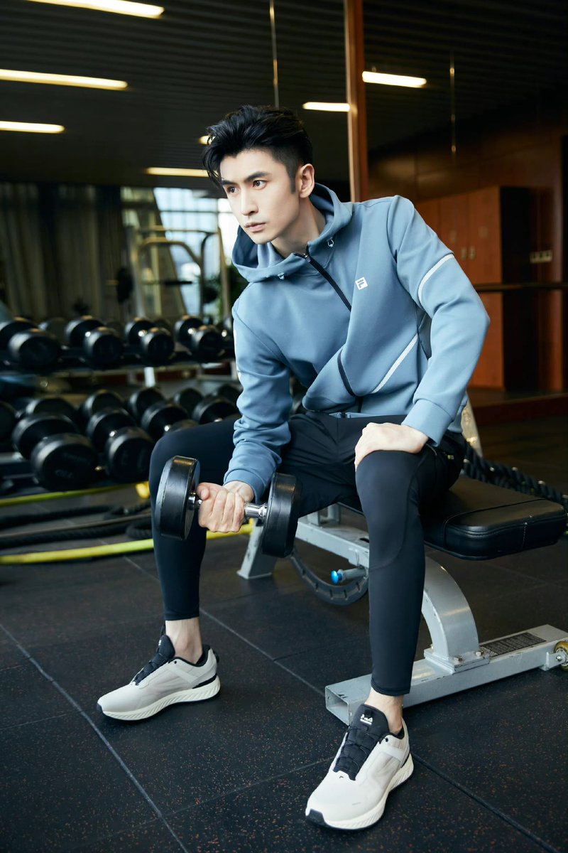 dramapotatoes's tweet photo. #ZhangYunlong for a Fila brand event

More snaps - https://t.co/CIYZanYG4B https://t.co/GLpvRjLRWz