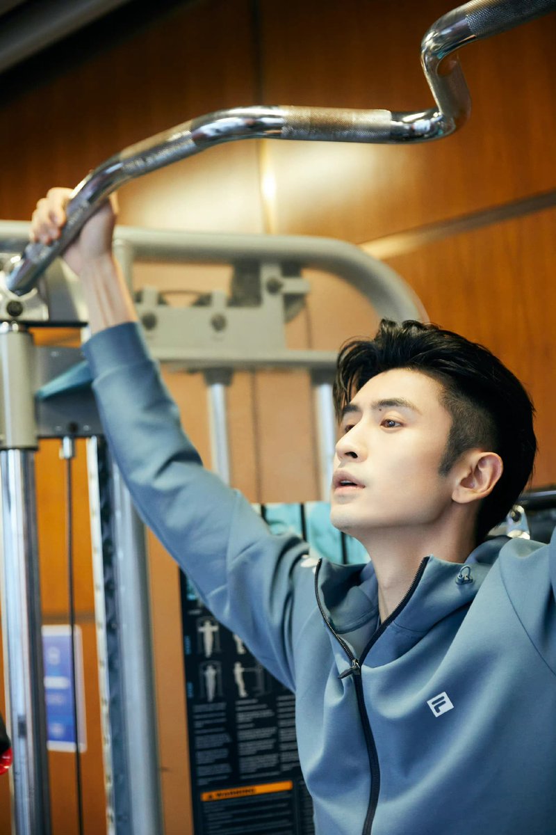 dramapotatoes's tweet photo. #ZhangYunlong for a Fila brand event

More snaps - https://t.co/CIYZanYG4B https://t.co/GLpvRjLRWz