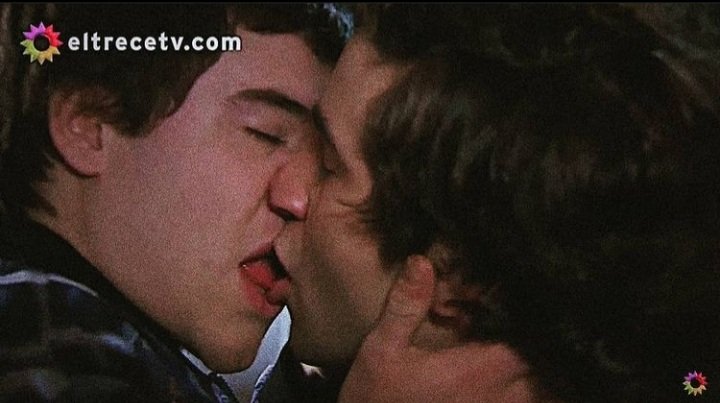 alterloverg's tweet photo. El beso que nadie esperaba https://t.co/kgDyyRCcBe