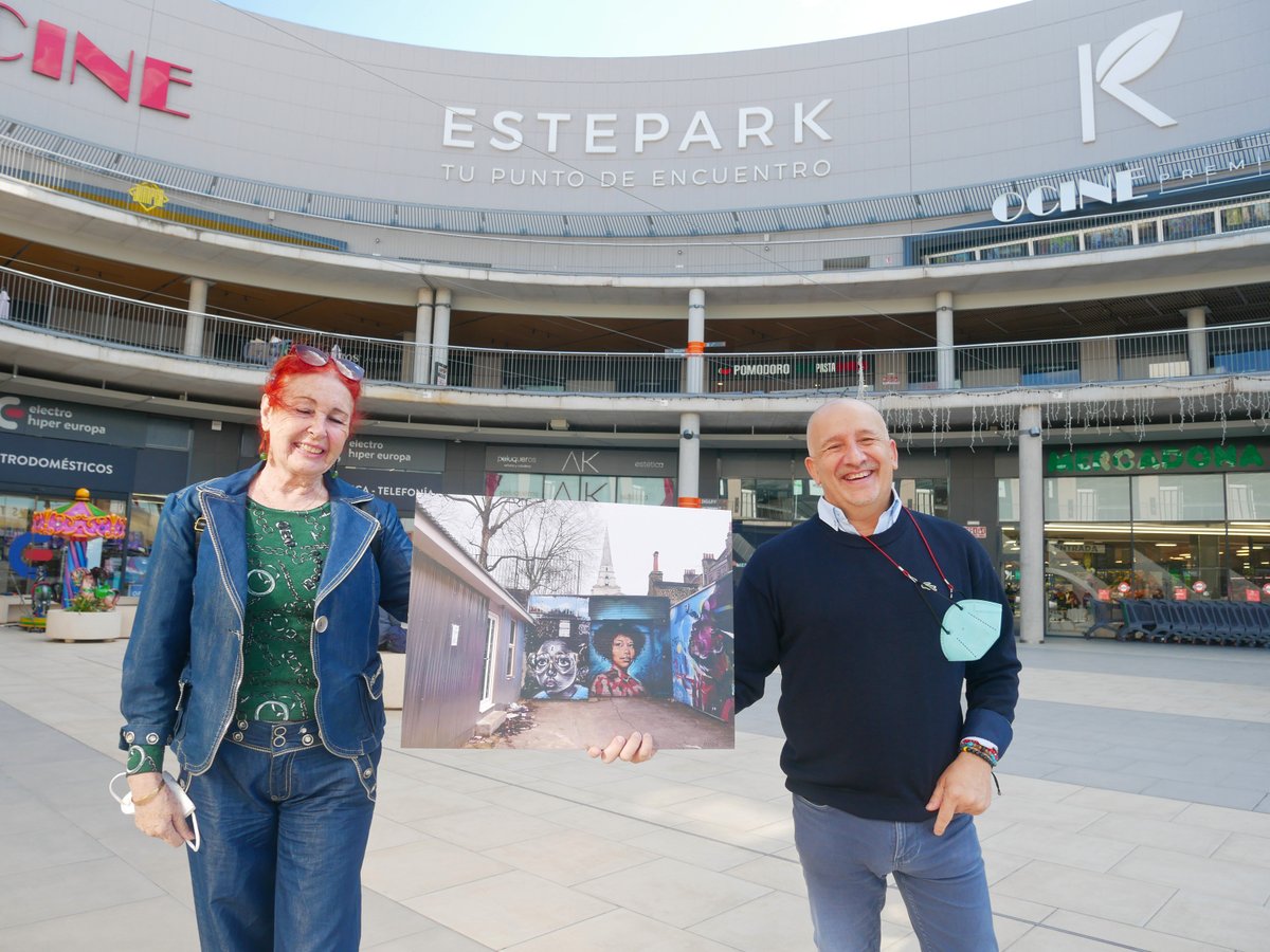 EsteparkCs's tweet photo. Entrega de los cuadros y fotografías de la #subastabenéfica organizada en el MUSEO EFÍMERO de #Estepark y #LaBohemia.
Y hemos tenido la suerte de contar con algunos de sus creadores como #EloisaAldàs #CarmenCapdevila y #MariCarmenAldàs.
#FunFoundation recibirá la recaudación. https://t.co/MNJST7PQJT