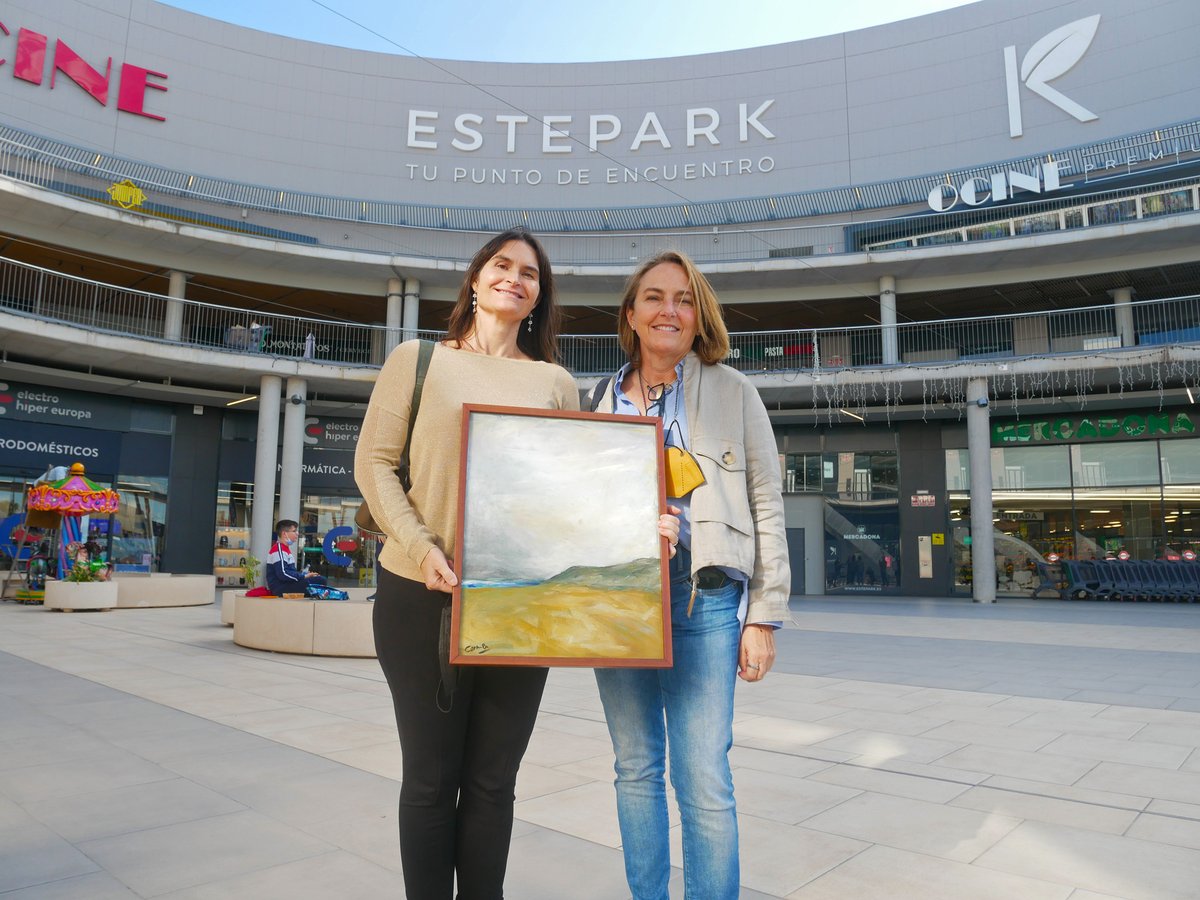 EsteparkCs's tweet photo. Entrega de los cuadros y fotografías de la #subastabenéfica organizada en el MUSEO EFÍMERO de #Estepark y #LaBohemia.
Y hemos tenido la suerte de contar con algunos de sus creadores como #EloisaAldàs #CarmenCapdevila y #MariCarmenAldàs.
#FunFoundation recibirá la recaudación. https://t.co/MNJST7PQJT