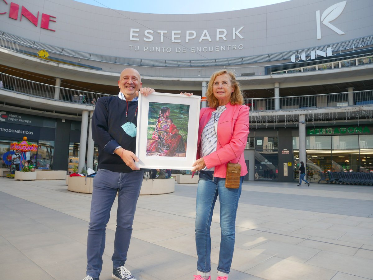 EsteparkCs's tweet photo. Entrega de los cuadros y fotografías de la #subastabenéfica organizada en el MUSEO EFÍMERO de #Estepark y #LaBohemia.
Y hemos tenido la suerte de contar con algunos de sus creadores como #EloisaAldàs #CarmenCapdevila y #MariCarmenAldàs.
#FunFoundation recibirá la recaudación. https://t.co/MNJST7PQJT