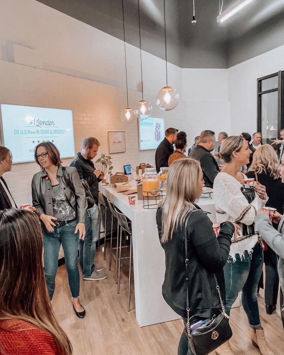 WVBKMeridian's tweet photo. ✨First Friday✨
Hosted By: Willamette Valley Bank

Thank you to all of the @meridianchamber members for coming to see our new location. 🤝We loved meeting all of you and look forward to connecting further! 
#liveLENDlocal #WhyWVBK #MeridianIdaho #MeridianChamber https://t.co/JirJOZwsMX
