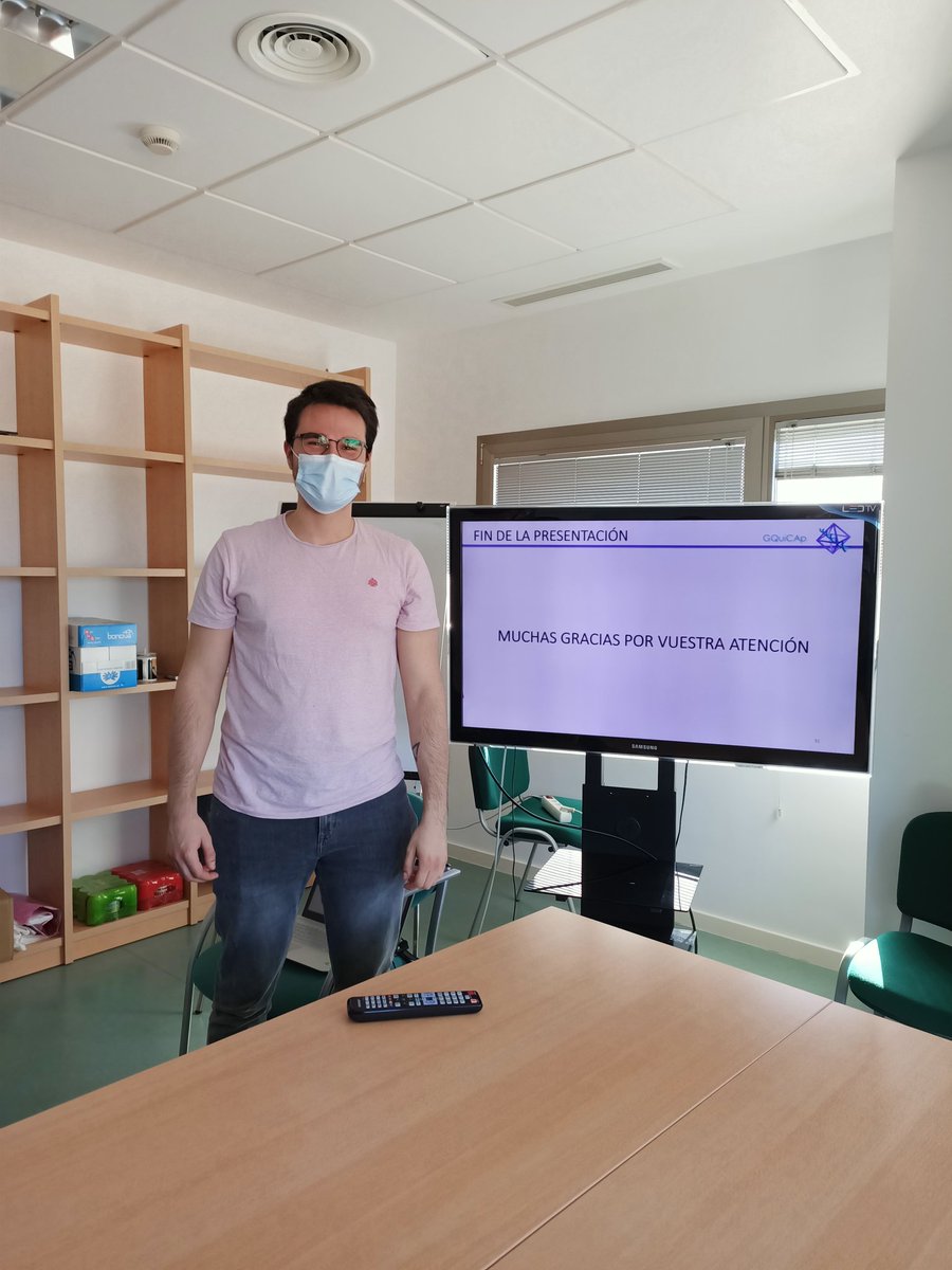 quicap_lab's tweet photo. Today it was the turn of our master student @AntonioJoseTS. Nice group meeting at @quicap_lab !!!! 🧪💊 #UCLMNoPara #Metallodrugs #PhDLife #Postdoc #FluorescenceFriday https://t.co/JuLInp7H96