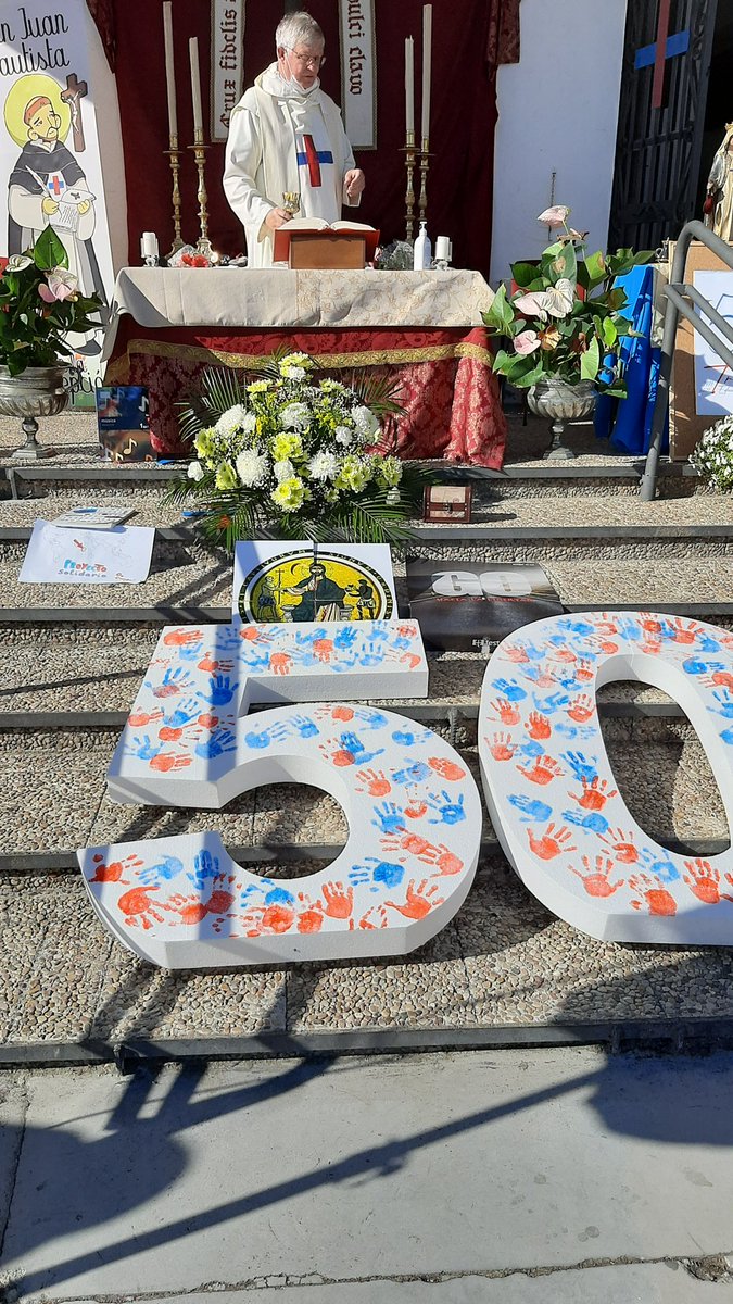 trinitariosCO's tweet photo. Arrancan los actos conmemorativos del 50 aniversario de @trinitariosCO @centrosFEST 
Celebramos la eucaristía dando gracias a Dios Trinidad por todos estos años educando y evangelizando a niños y jóvenes de nuestro barrio. ¡¡A por 50 más!!
#50añoseducando 
#50añoscontigo https://t.co/FqvRWvrZcG