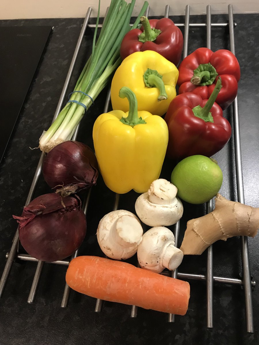 VegCarter's tweet photo. Just deciding what to cook for tea, in the Carter household- any suggestions? #freshfruitandvegdelivery #buylocal #minimalpackaging #rhiwbina #cardiff https://t.co/bcW0cHcLYn