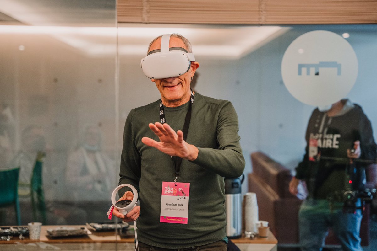 FiraTroVAM's tweet photo. Hui ha sigut un dia complet per als professionals del sector musical amb la nostra programació #TrovamProWeekend
Tallers, xarrades, meetings i moltes activitats més!
🎸 Continuem amb els concerts de la vesprada #Trovam2021 https://t.co/XaazUDXQTz