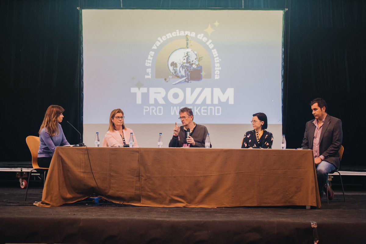 FiraTroVAM's tweet photo. Hui ha sigut un dia complet per als professionals del sector musical amb la nostra programació #TrovamProWeekend
Tallers, xarrades, meetings i moltes activitats més!
🎸 Continuem amb els concerts de la vesprada #Trovam2021 https://t.co/XaazUDXQTz