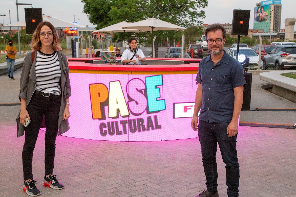 eavogadro's tweet photo. ¡Ya podés visitar #FELBA!📚
La Feria de Editoriales y Librerías de Buenos Aires, organizada por el #ÁreaEditorial de #ImpulsoCultural, ya está instalada en Plaza Brasil con más de 60 stands, charlas, talleres y una programación especial sobre cómic y novela gráfica. https://t.co/hzDuvGWw0H