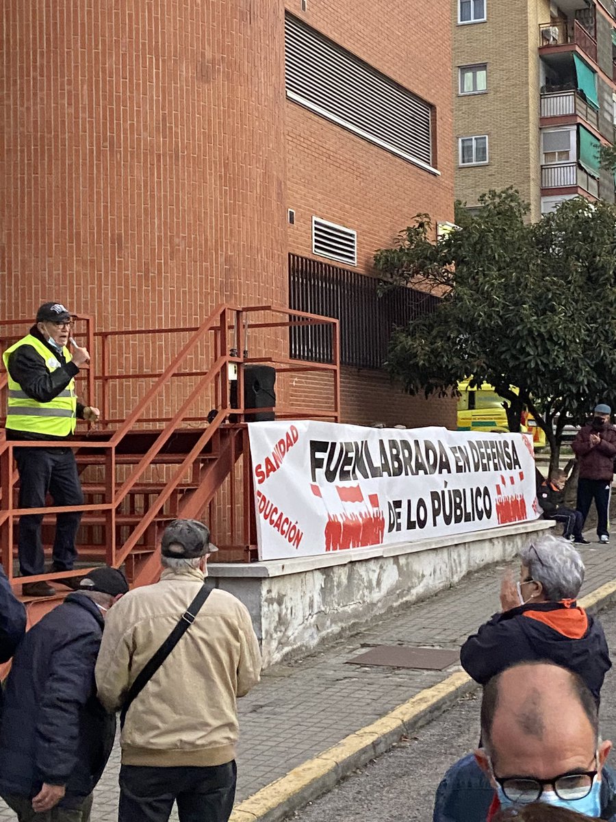 MasMadridFuenla's tweet photo. En la concentración para exigir la reapertura del servicio de urgencias del Centro de Especialidades de “El Arroyo”. #Fuenlabrada #SanidadPública https://t.co/2qo7e32pkj