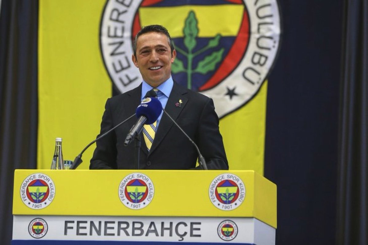 HFBD2000's tweet photo. "Ne mutluyum ki Fenerbahçeliyim" #Fenerbahçe #hfbd #alikoç https://t.co/cyml3zr44M