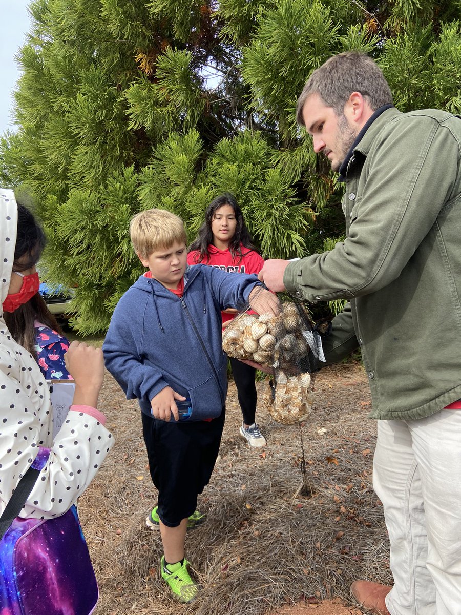 RBESRockets's tweet photo. Rotary Club of Oconee County donated bulbs and our fifth grade students assisted in getting them planted. Thank you Rotary club!#keeprbesbeautiful #hurryupspring #rocketsway https://t.co/FisWkrE7w6