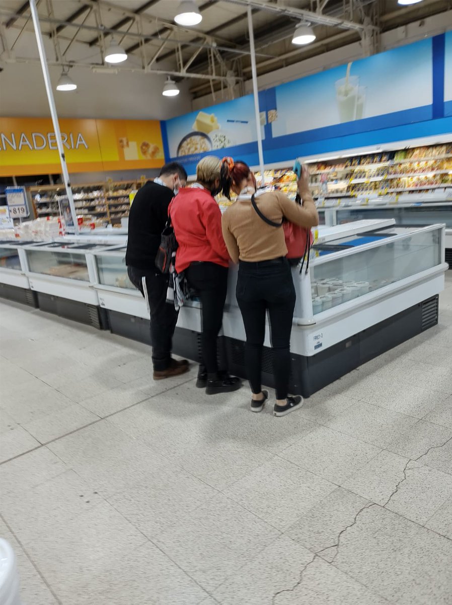 _SantaCruzAr's tweet photo. ➡Jornadas de relevamiento del Programa #PreciosCuidados en los comercios de #CaletaOlivia 🛒🔎

¡Mirá la galería de fotos! 📸 https://t.co/CYCLBMt3Nb