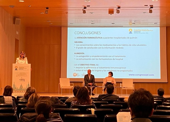 farmatrasplante's tweet photo. 🎤 Nuestra compañera @ana_sangrador nos habla de la atención farmacéutica en Tx🫁 en #12CongresoAF 👏🏼 https://t.co/YEf86UPezZ