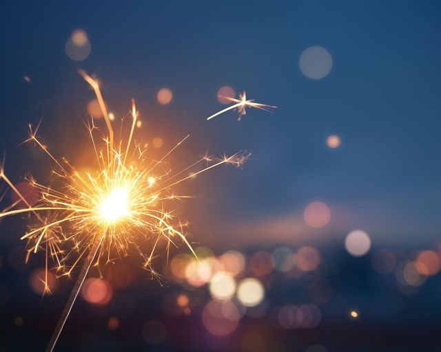 torfaencouncil's tweet image. If you’re setting up fireworks at home, let neighbours know &amp;amp; think about low noise fireworks which are kinder to pets:
🎆Only buy fireworks from a licensed seller
🎆Light at arm’s length
🎆Don’t return to a lit firework
🎆Use a bucket of sand to extinguish them
#BeSafeNotSorry
