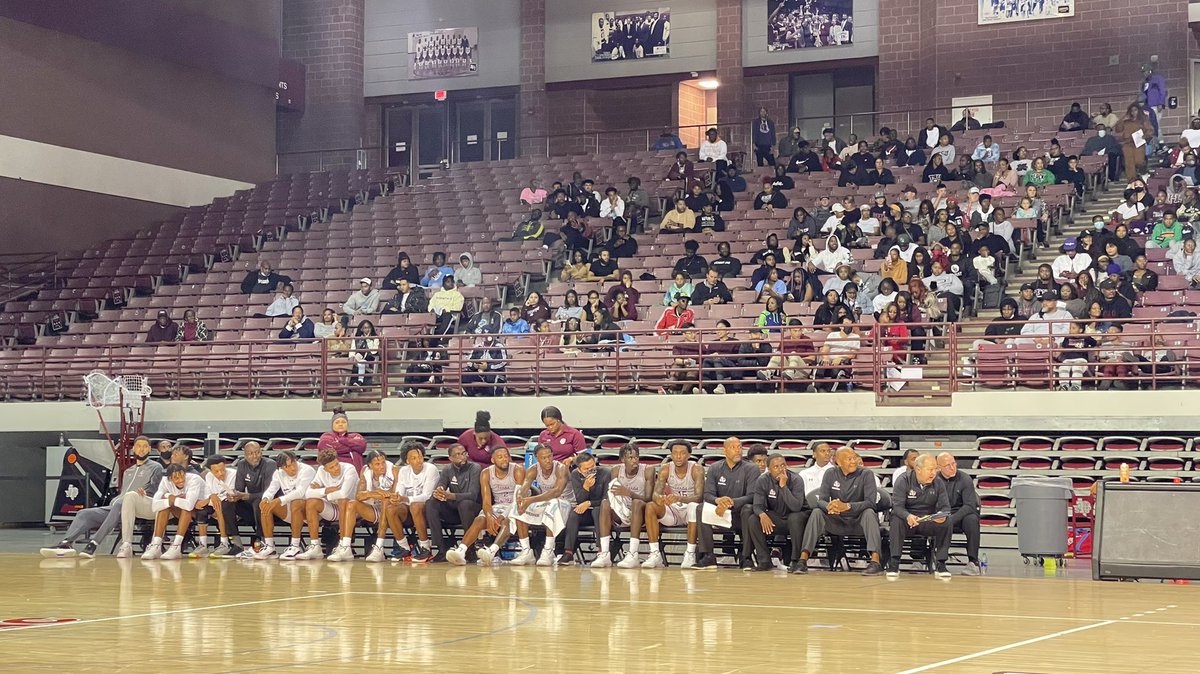 AnalyticalCoach's tweet photo. It was Opening last night at @TexasSouthern &amp; i came across the GUYS! Yes that’s Mr. @germatize himself Kehlin F. !! Another one for @PCousy2 &amp; @CoozElite3 👀 https://t.co/AzbqUJZHeB