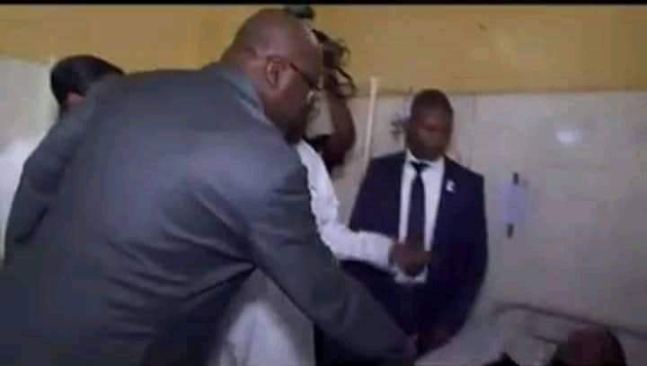 NgoyDavid13's tweet photo. Je suis venu moi même te rendre visite pour te dire que je suis de Coeur avec toi et que tu vaut plus ma fonction que j'occupe  étant président de la République . Ta valeur vaut que ma chaise. 
@fatshi13 
@beton_junior 
@normel_kabeya https://t.co/CrKZq4zg2o