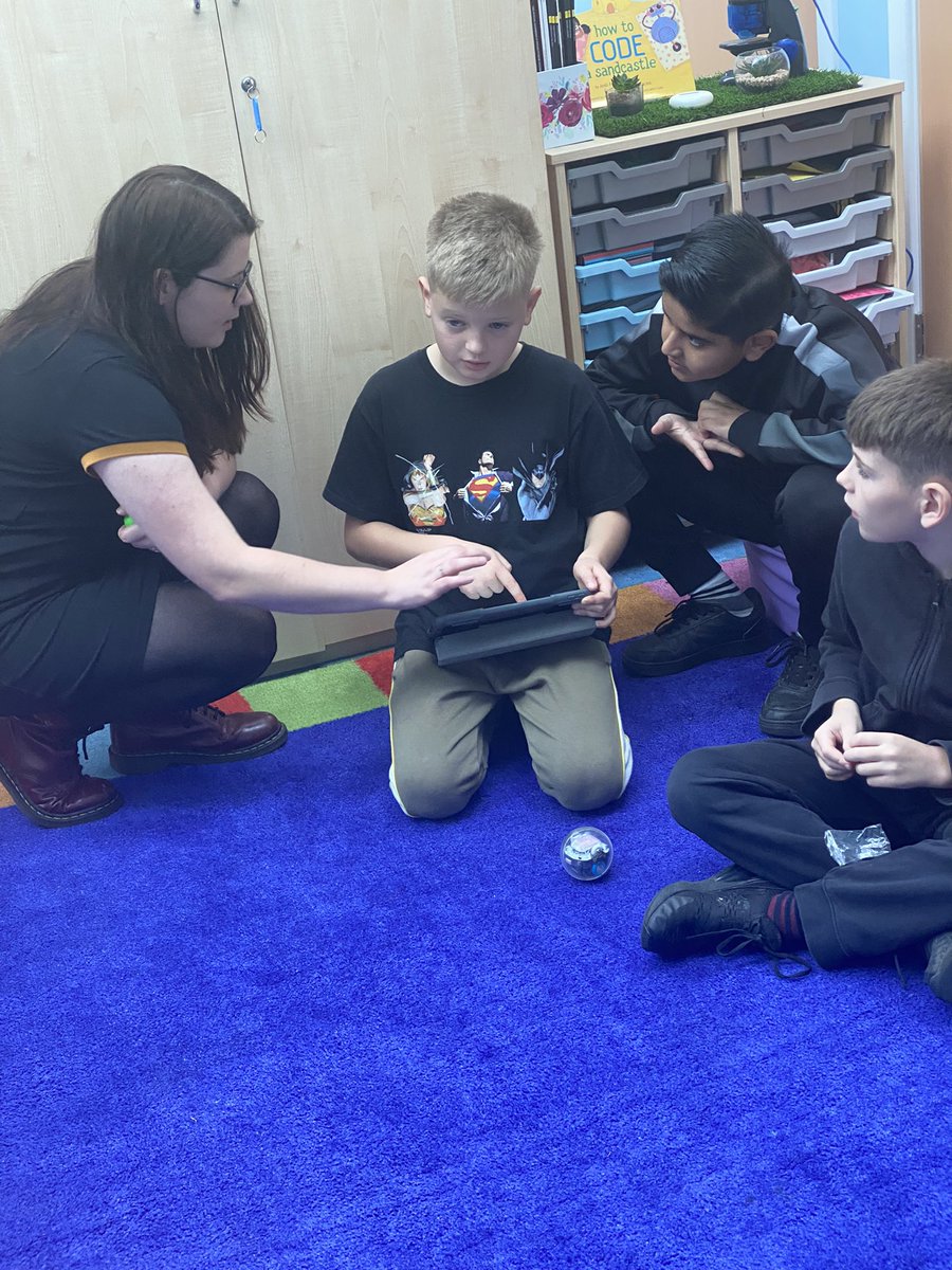 RosebankPS's tweet photo. We were so luck to have @DigiLearnDundee Meg and Dave in school developing our digital skills today. Who knew we could learn computational thinking through The Macarena and making a jam sandwich! Lots of pupils excited to share their learning! #digilearndundee #DNDDigiFortnight https://t.co/3axrRtgXrV